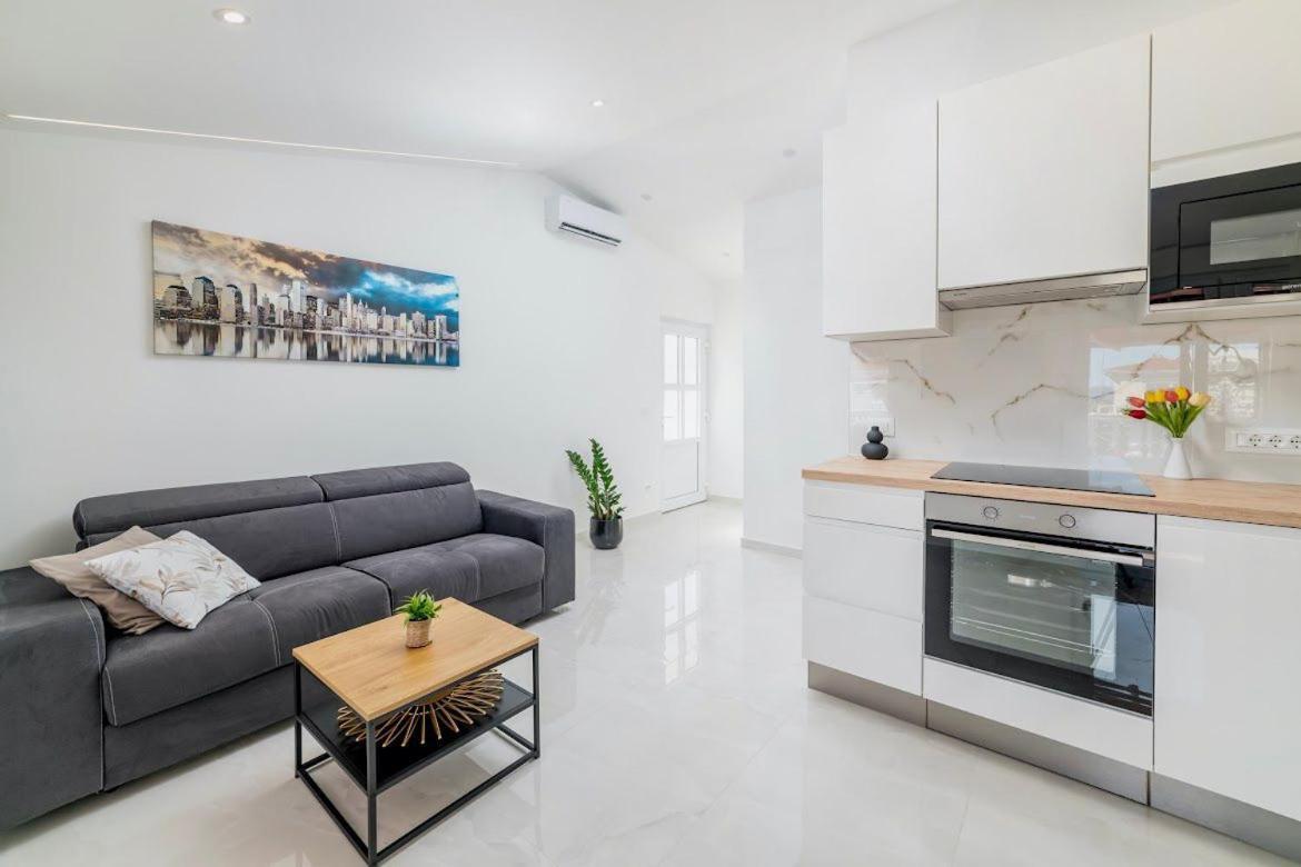 Apartment Sweet *